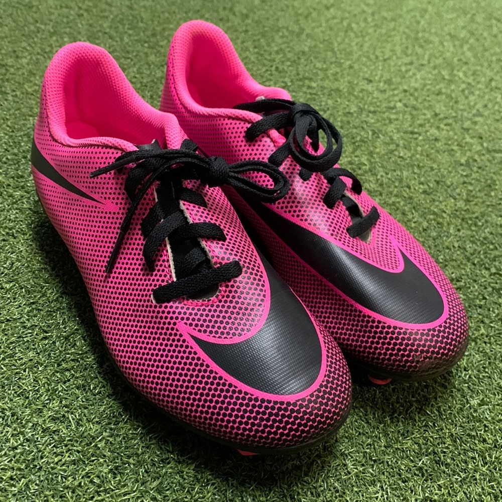 Nike Girls soccer cleats..like new
